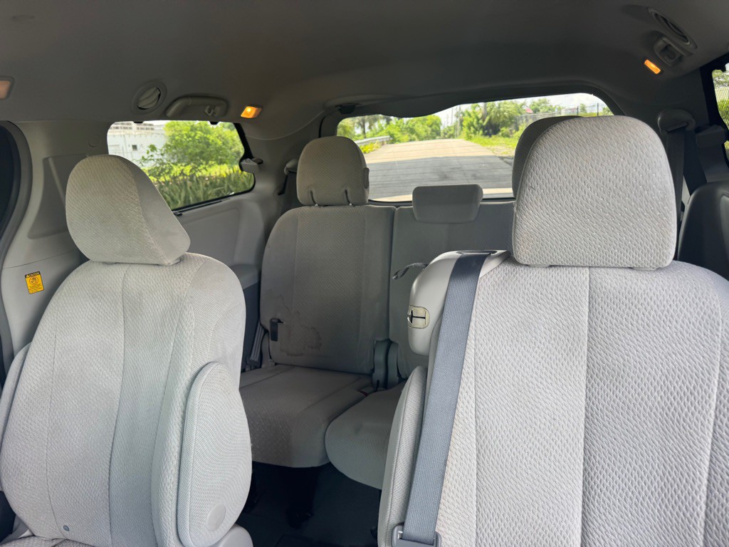 2012 Toyota Sienna Image 18