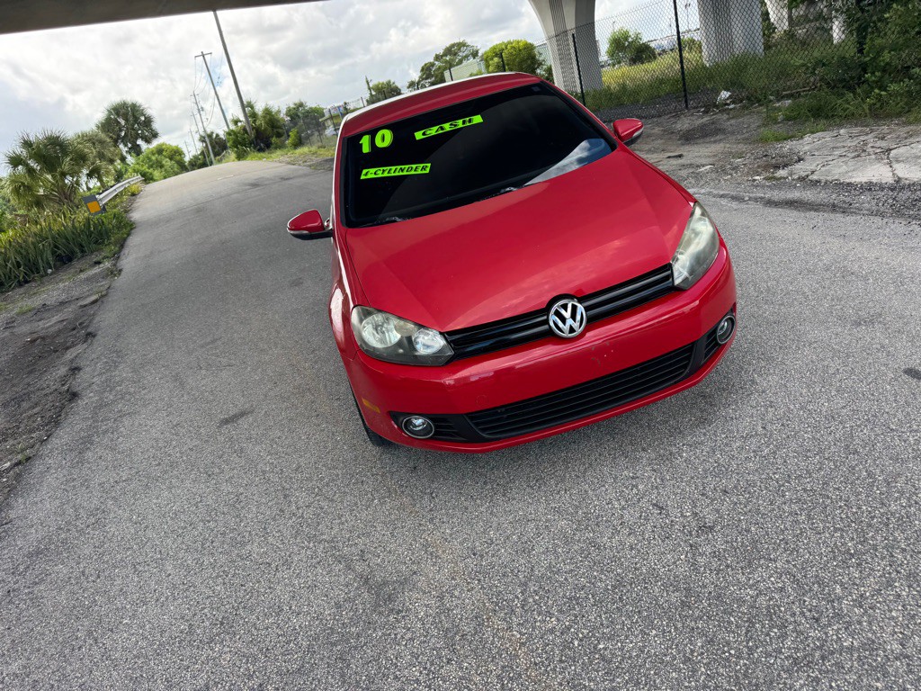 2010 Volkswagen Golf Image 1