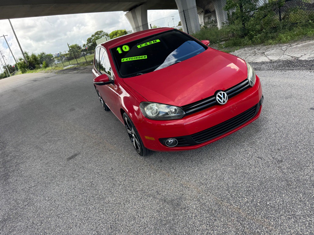 2010 Volkswagen Golf Image 2