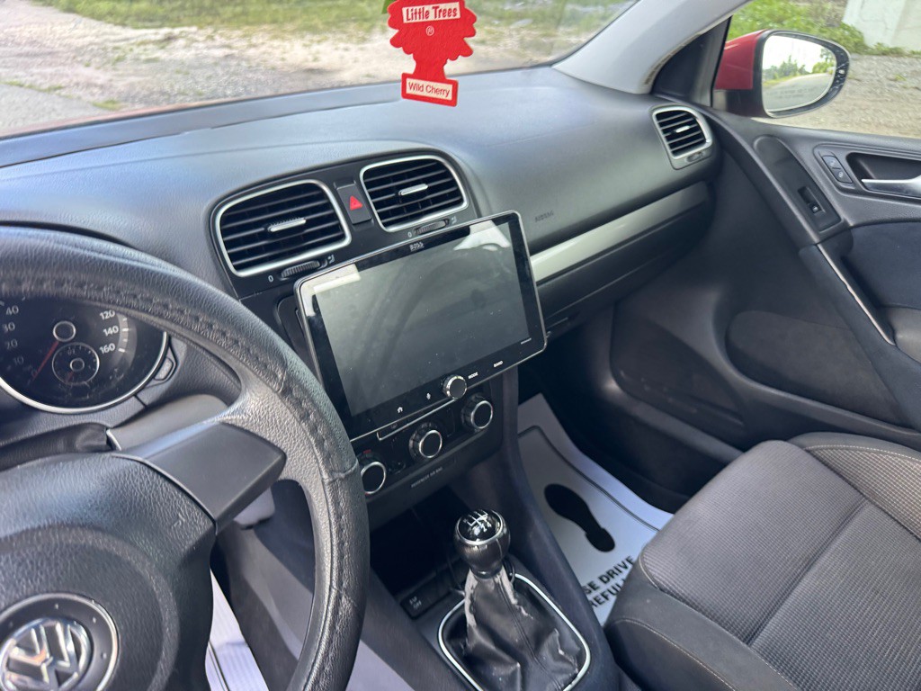 2010 Volkswagen Golf Image 10