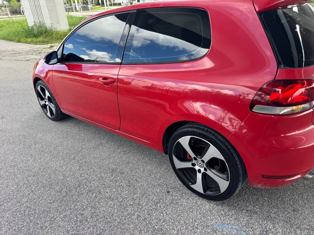 2010 Volkswagen Golf Image 11