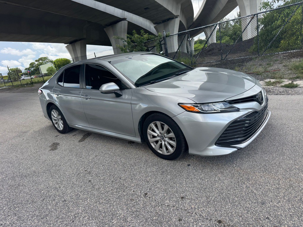 2018 Toyota Camry Image 17