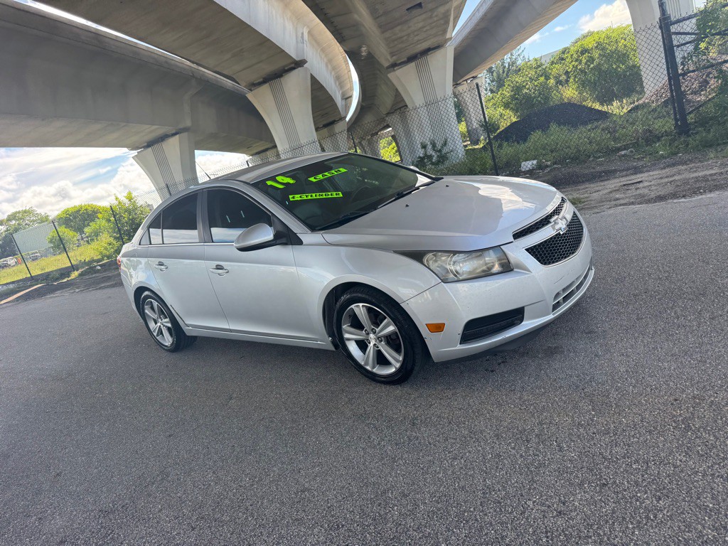 2014 Chevrolet Cruze Image 2