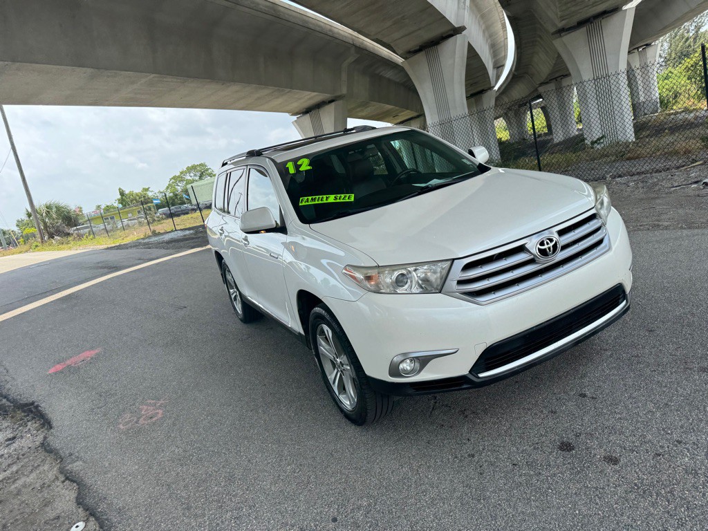 2012 Toyota Highlander Image 2