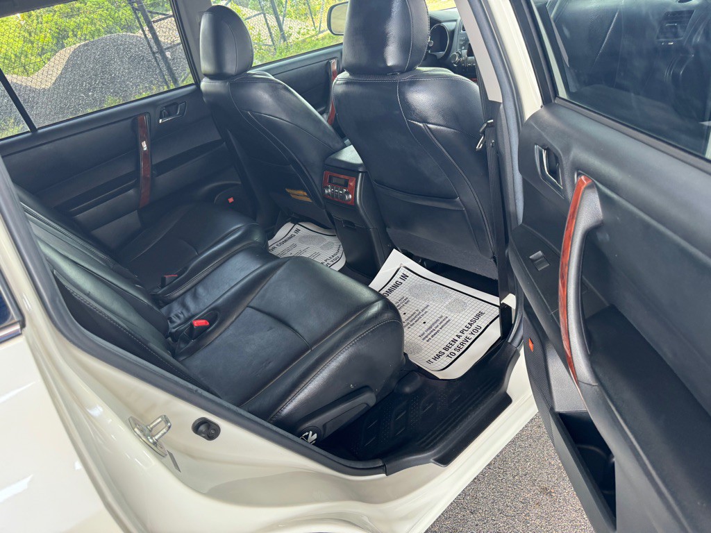 2012 Toyota Highlander Image 11