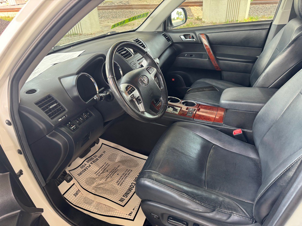 2012 Toyota Highlander Image 17