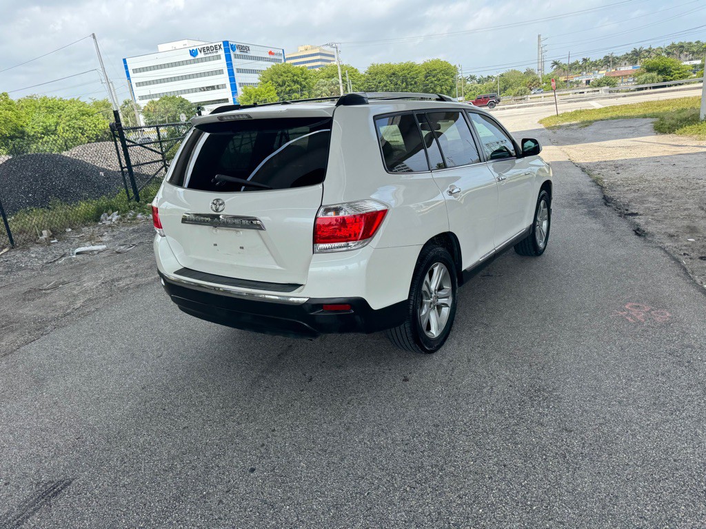2012 Toyota Highlander Image 24