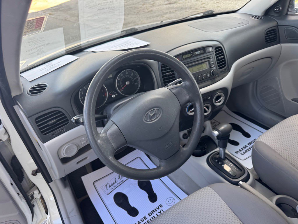 2008 Hyundai Accent Image 13