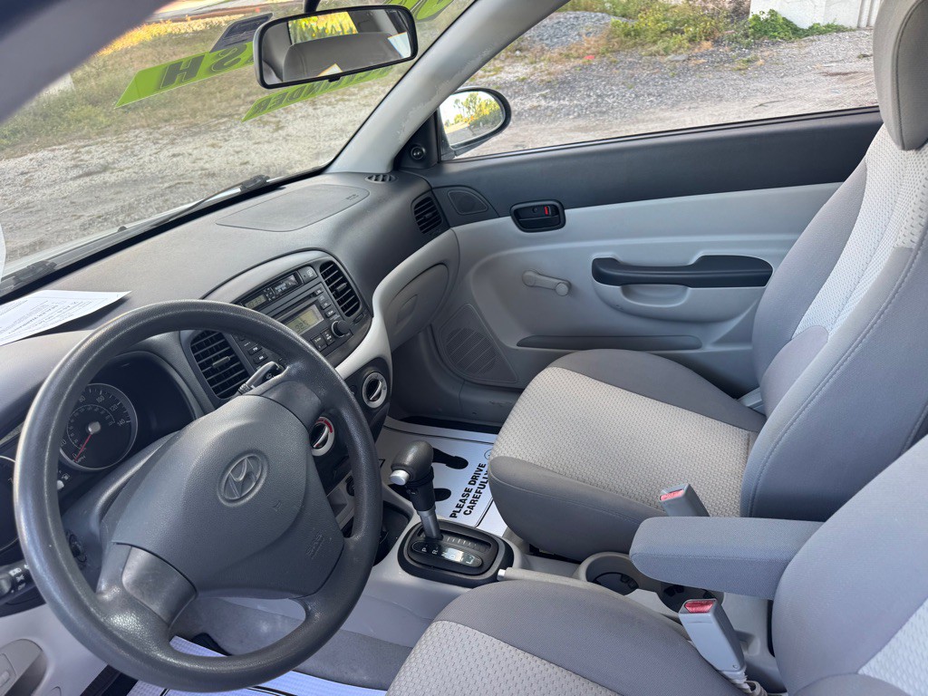 2008 Hyundai Accent Image 16