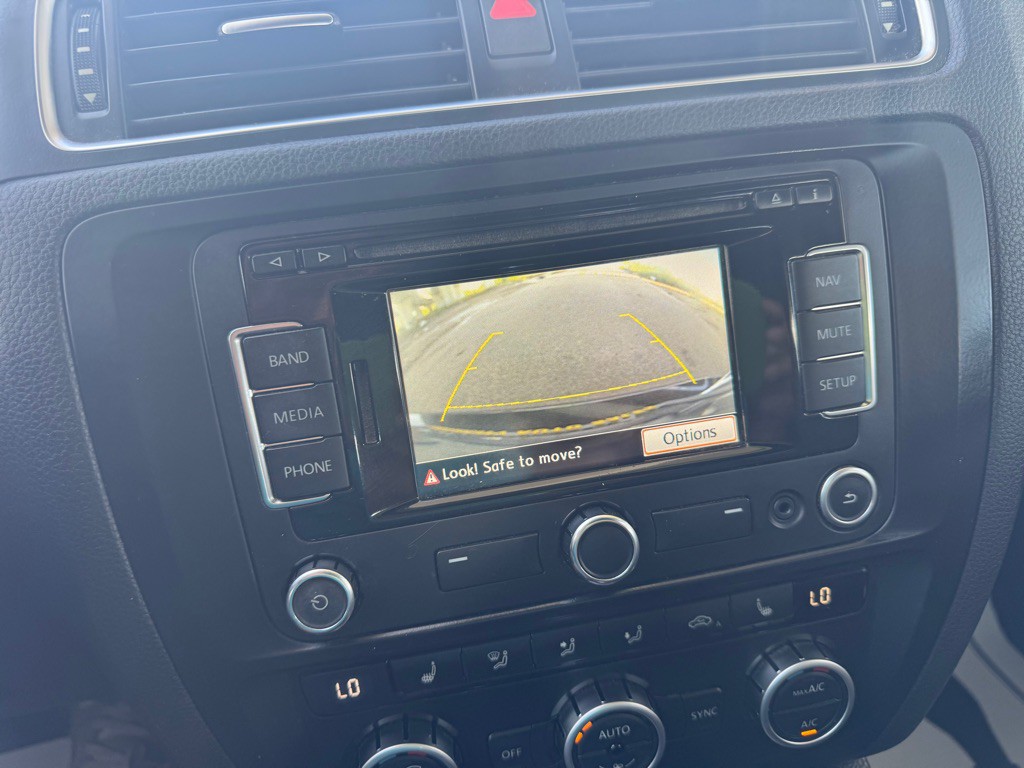 2013 Volkswagen Jetta Image 25