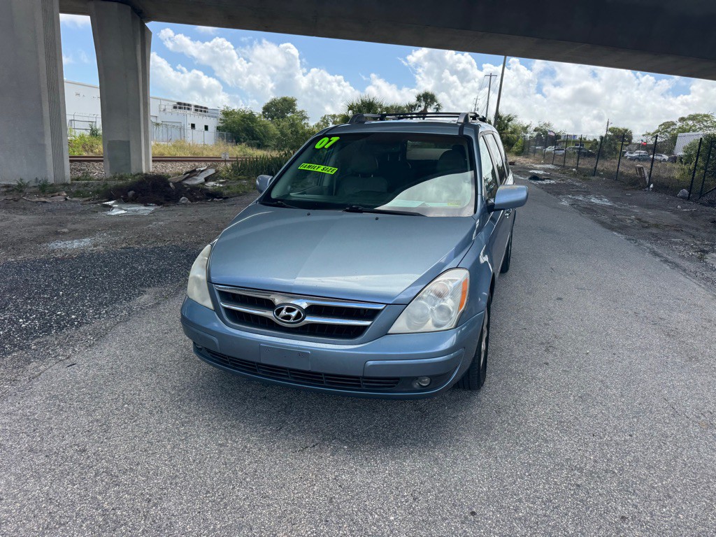 2007 Hyundai Entourage Image 1