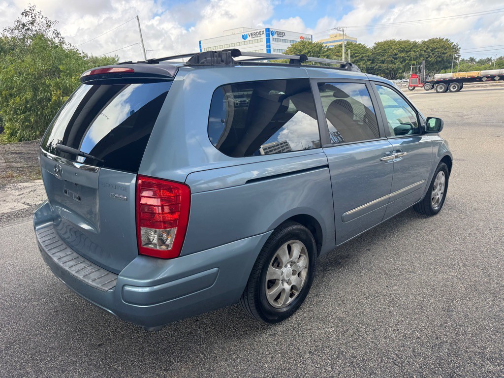 2007 Hyundai Entourage Image 5