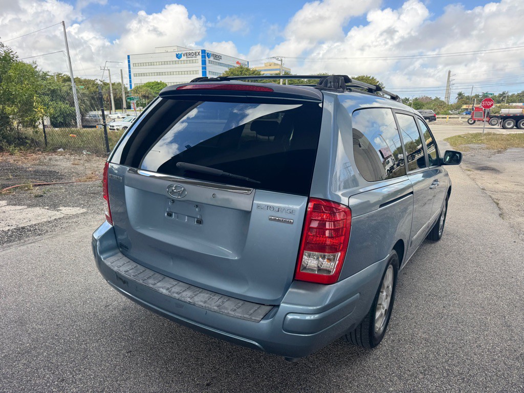 2007 Hyundai Entourage Image 7