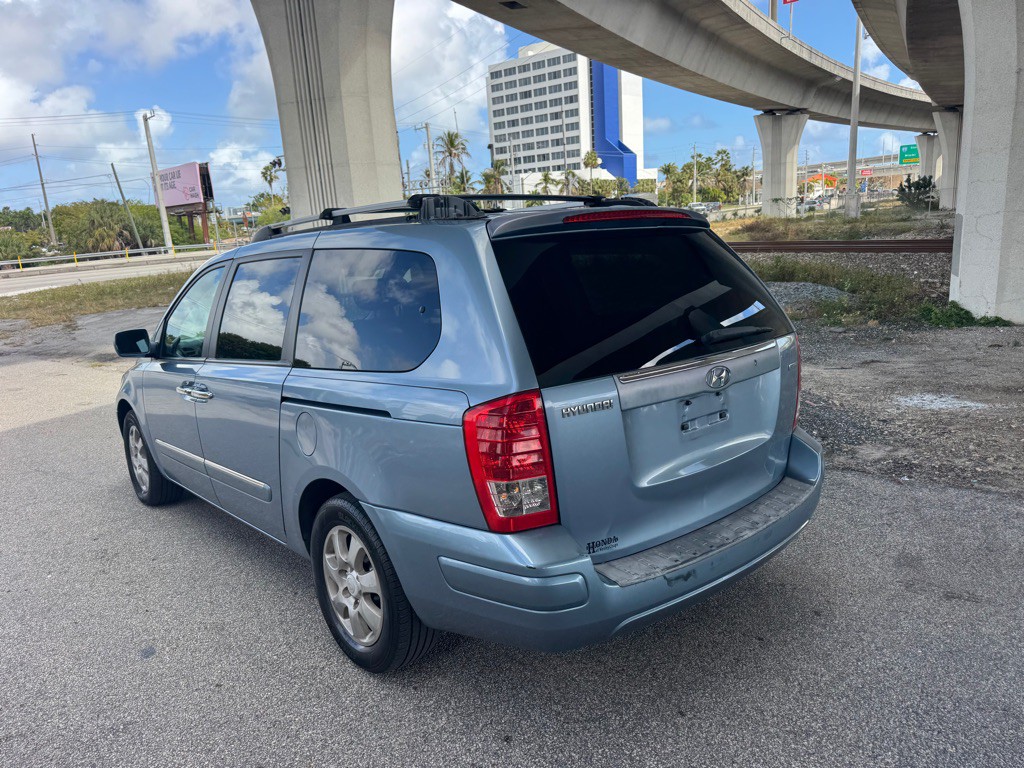 2007 Hyundai Entourage Image 8