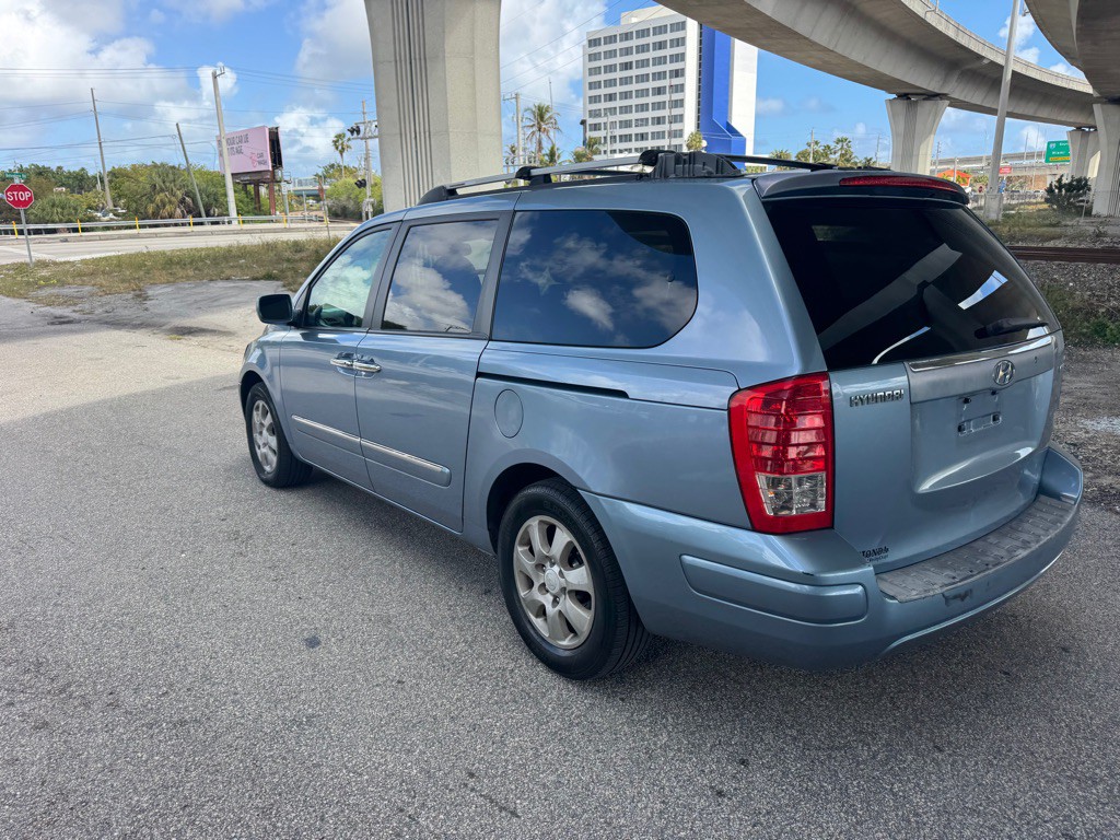 2007 Hyundai Entourage Image 9