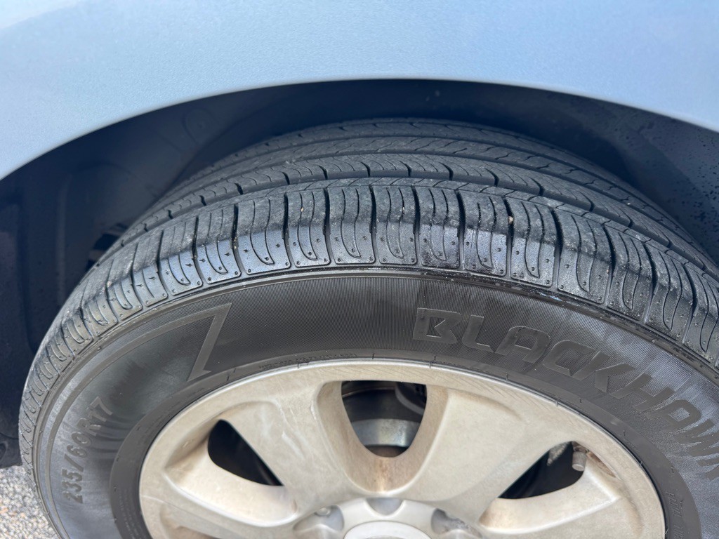 2007 Hyundai Entourage Image 11