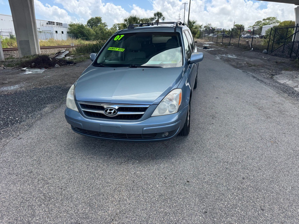 2007 Hyundai Entourage Image 12
