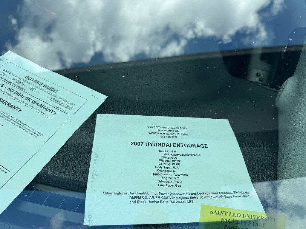 2007 Hyundai Entourage Image 13