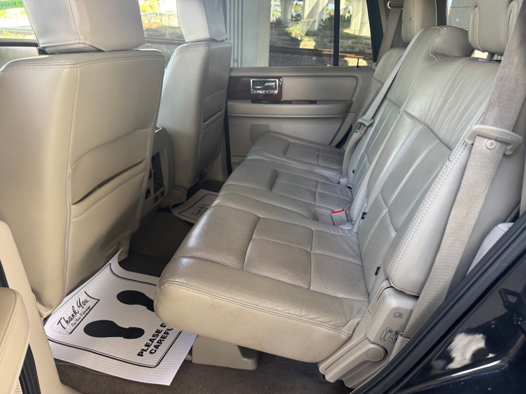 2012 Lincoln Navigator Image 9