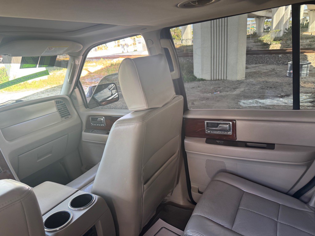 2012 Lincoln Navigator Image 11