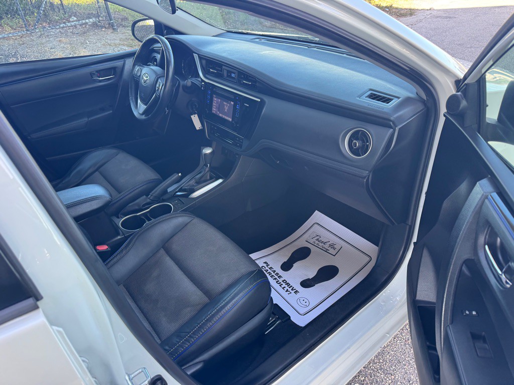 2017 Toyota Corolla Image 8