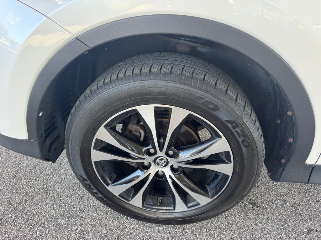 2015 Toyota Rav4 Image 9