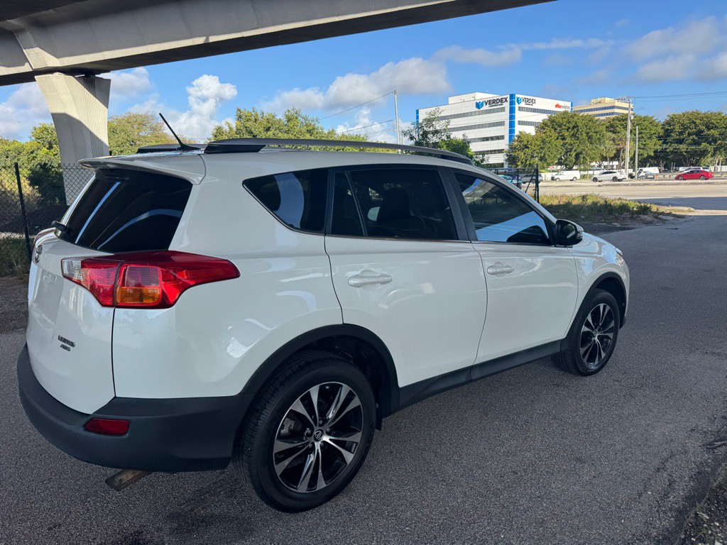 2015 Toyota Rav4 Image 17
