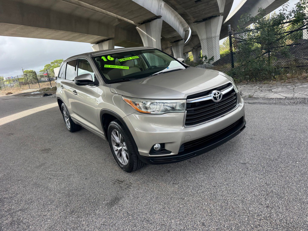 2016 Toyota Highlander Image 1