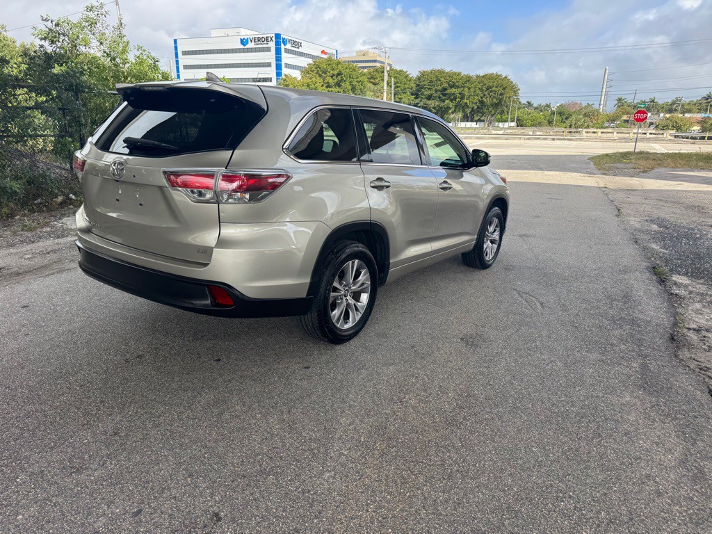2016 Toyota Highlander Image 3