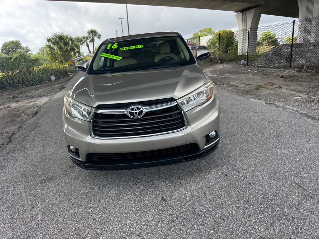 2016 Toyota Highlander Image 5