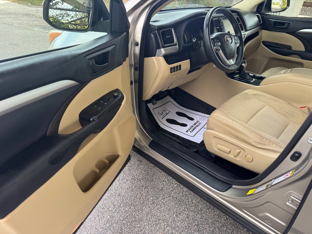 2016 Toyota Highlander Image 10