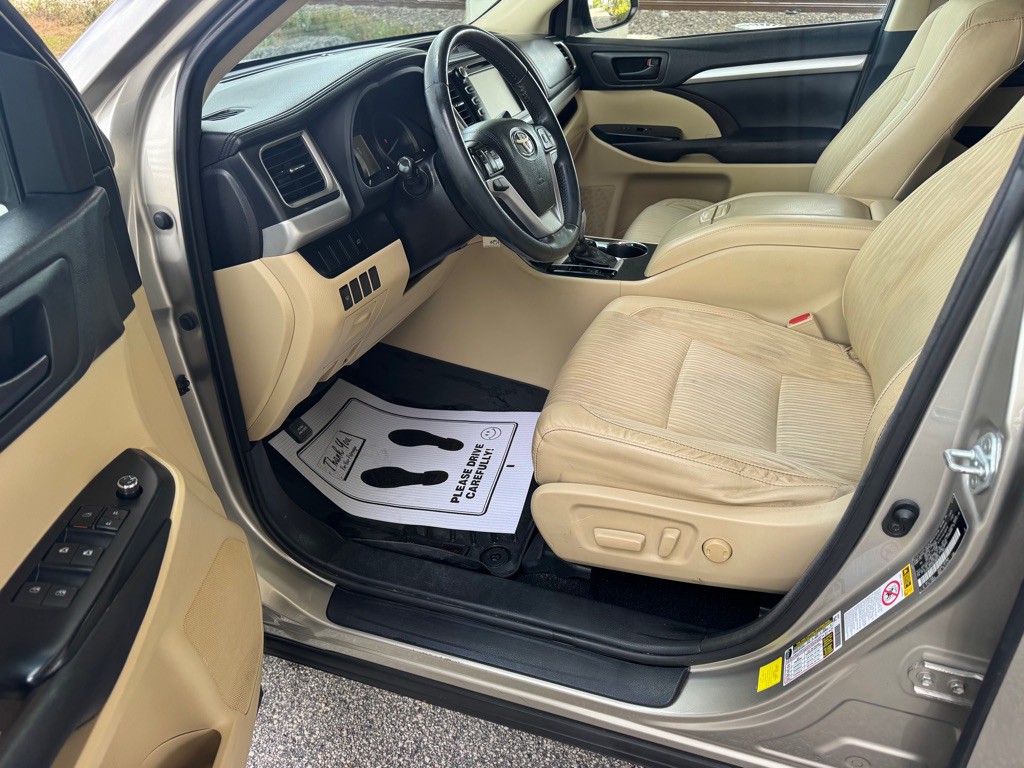 2016 Toyota Highlander Image 11