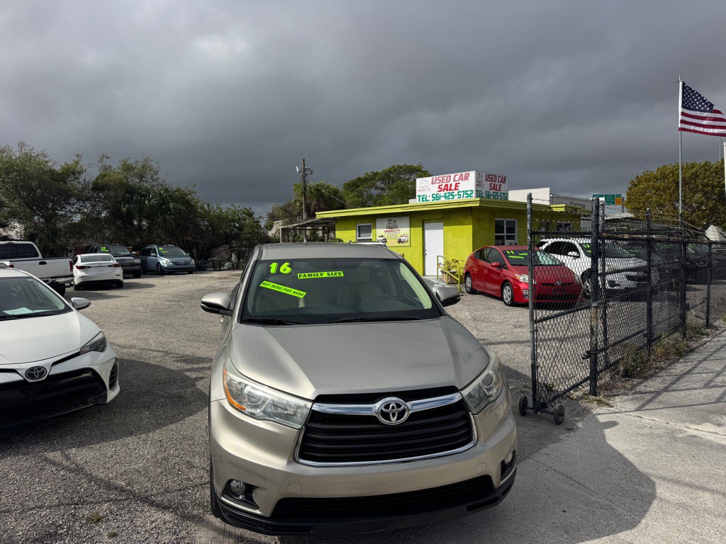 2016 Toyota Highlander Image 14