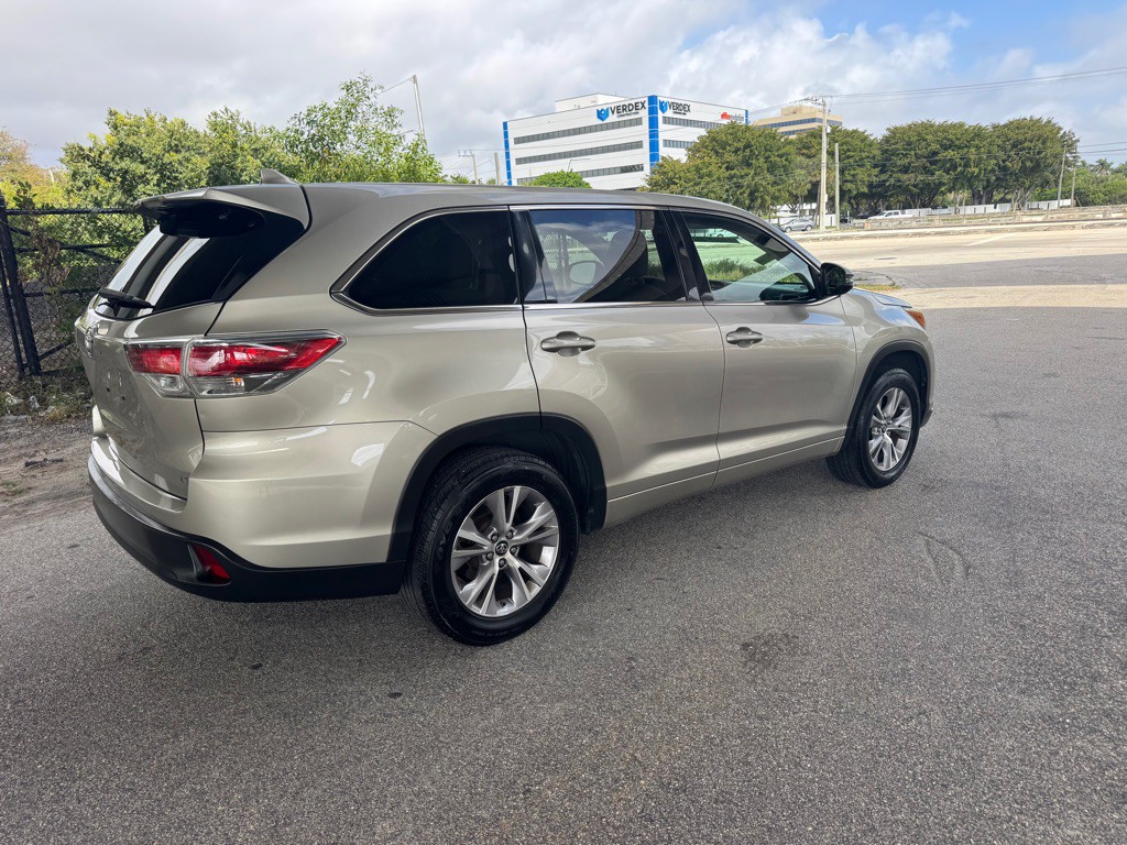 2016 Toyota Highlander Image 15