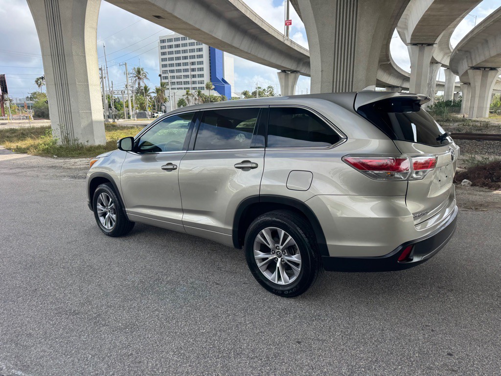 2016 Toyota Highlander Image 16