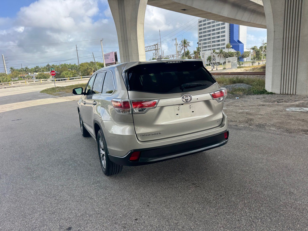 2016 Toyota Highlander Image 17