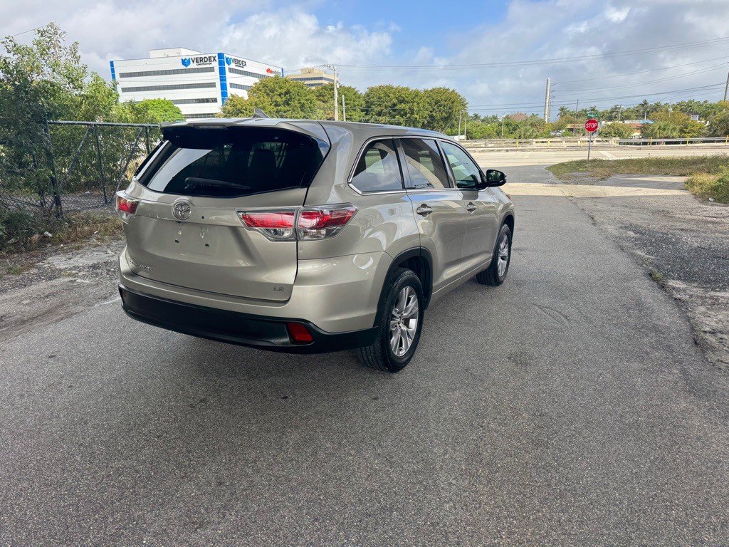 2016 Toyota Highlander Image 18