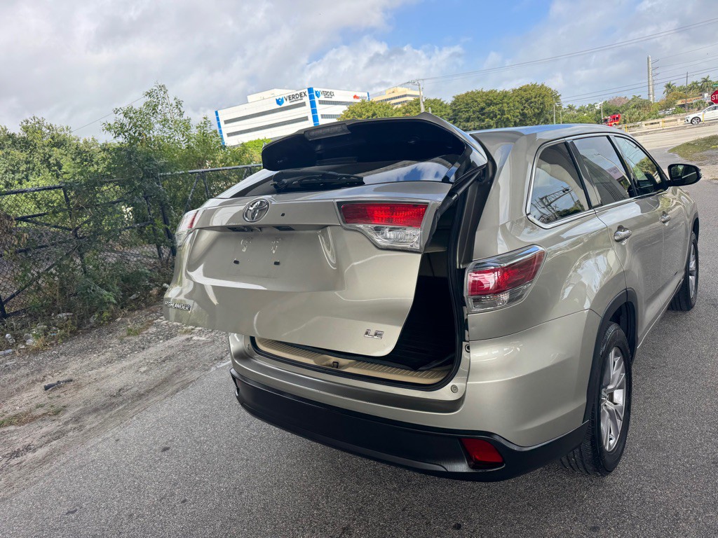 2016 Toyota Highlander Image 19