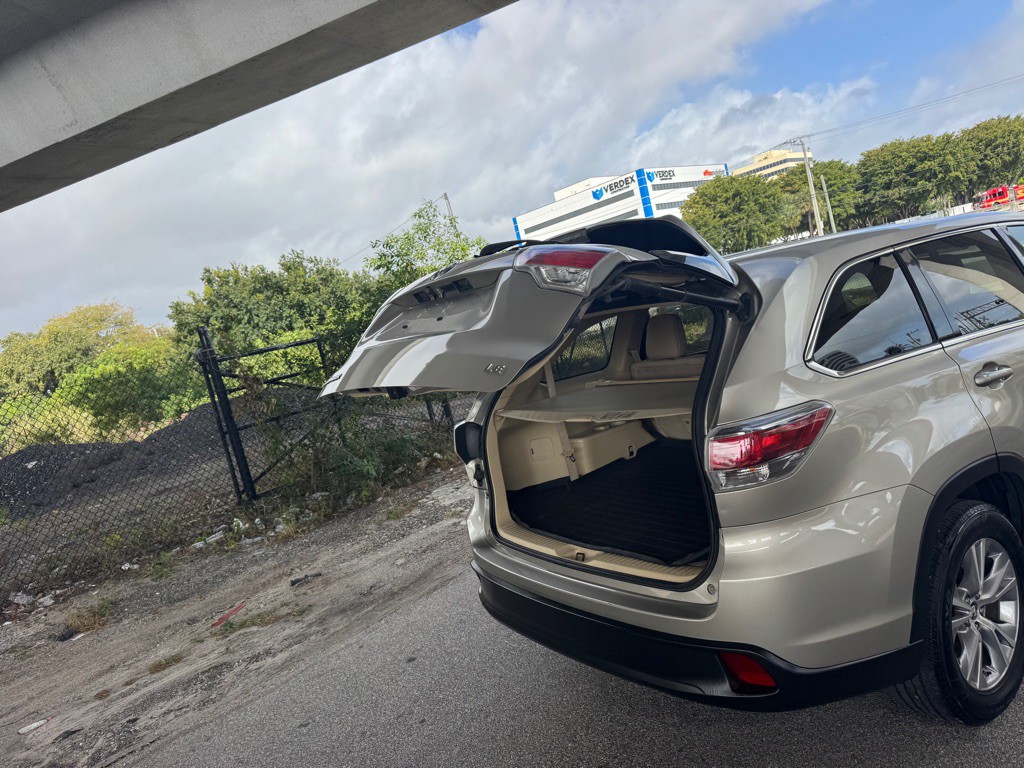 2016 Toyota Highlander Image 20