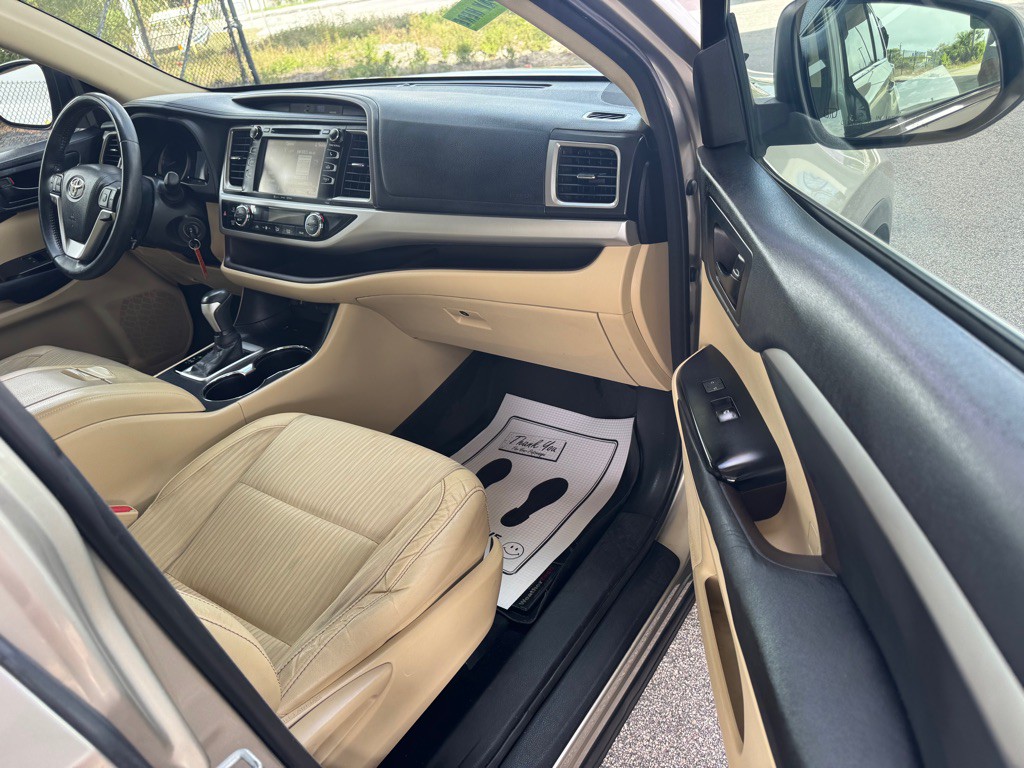 2016 Toyota Highlander Image 22