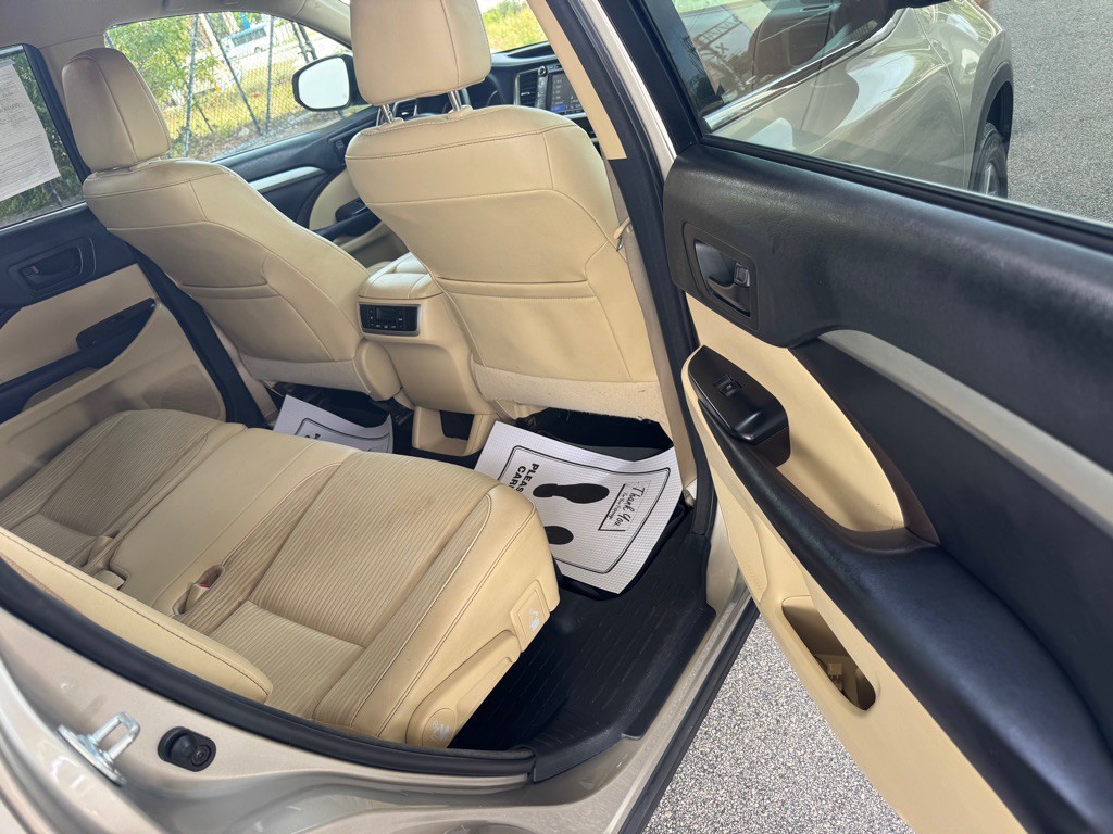 2016 Toyota Highlander Image 25