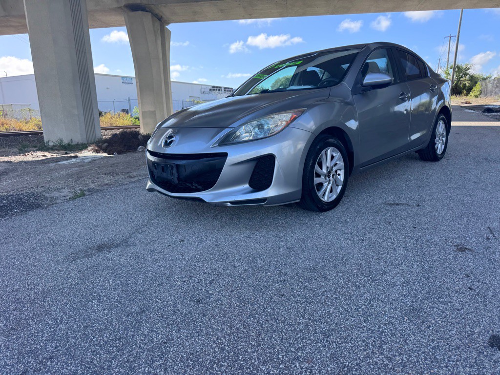 2013 Mazda Mazda3 Image 2