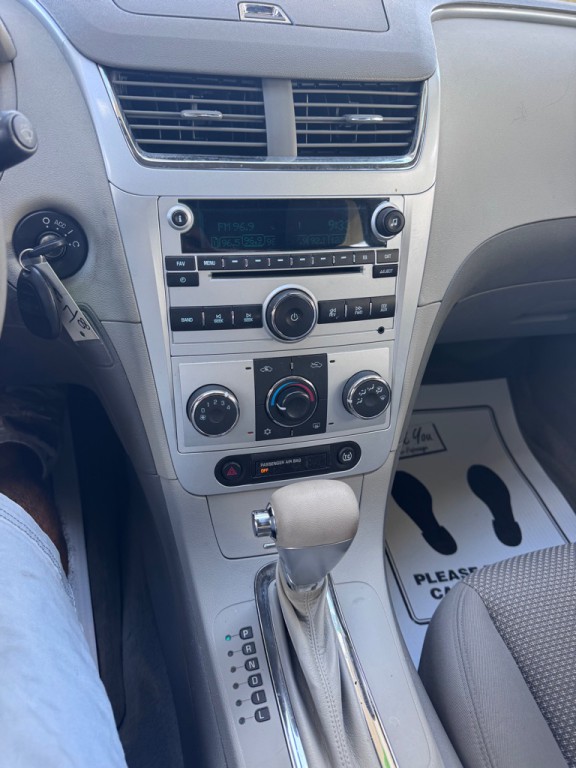 2009 Chevrolet Malibu Image 18