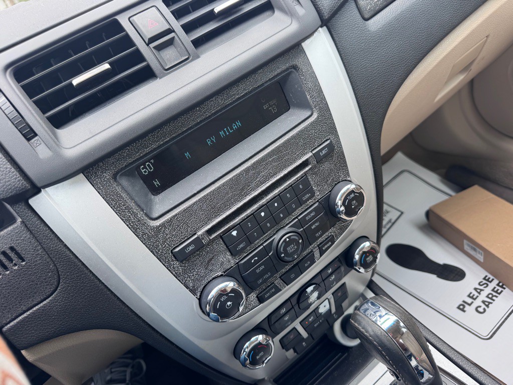 2010 Mercury Milan Image 8