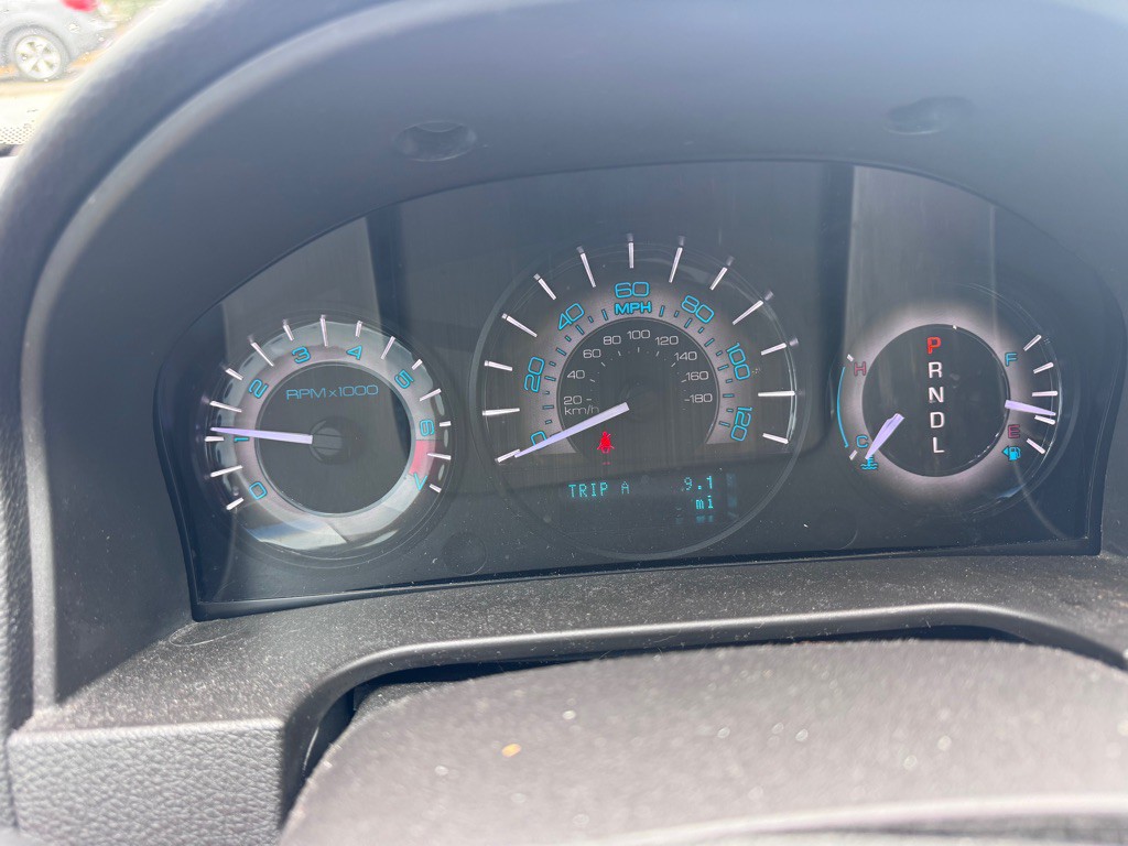 2010 Mercury Milan Image 9