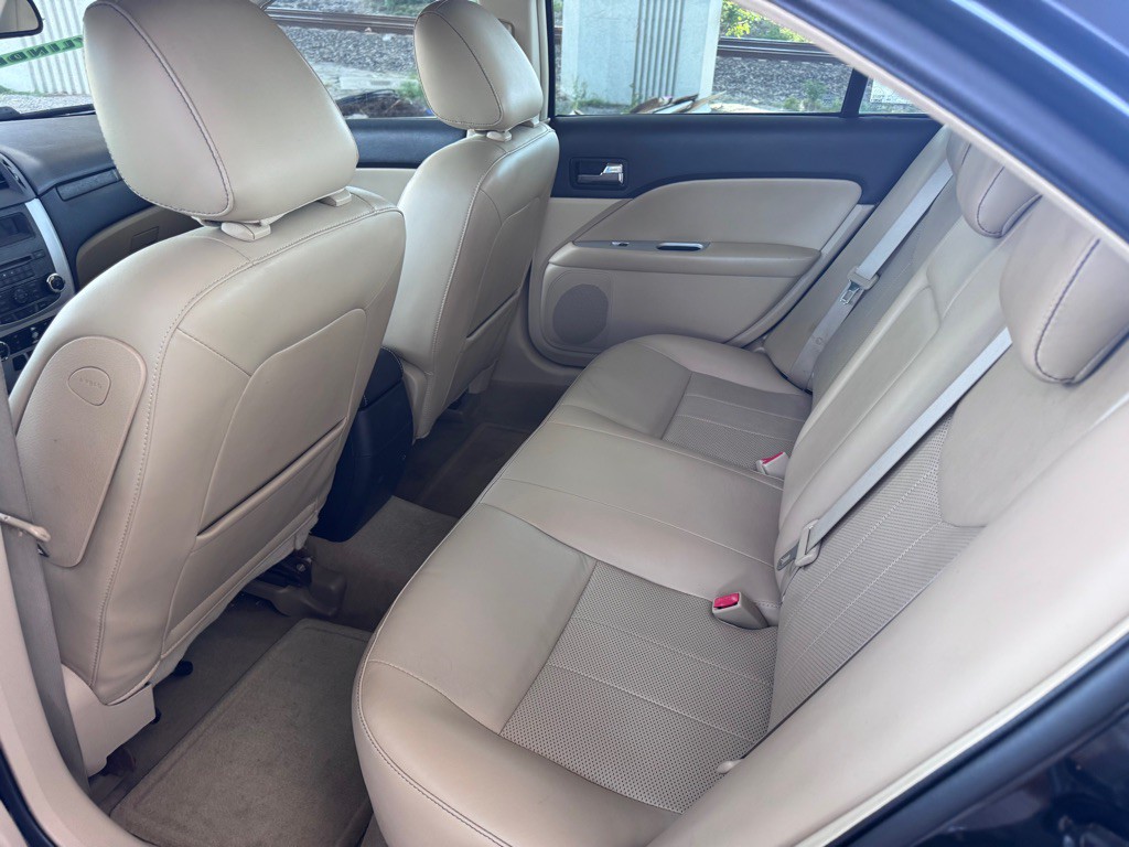 2010 Mercury Milan Image 10