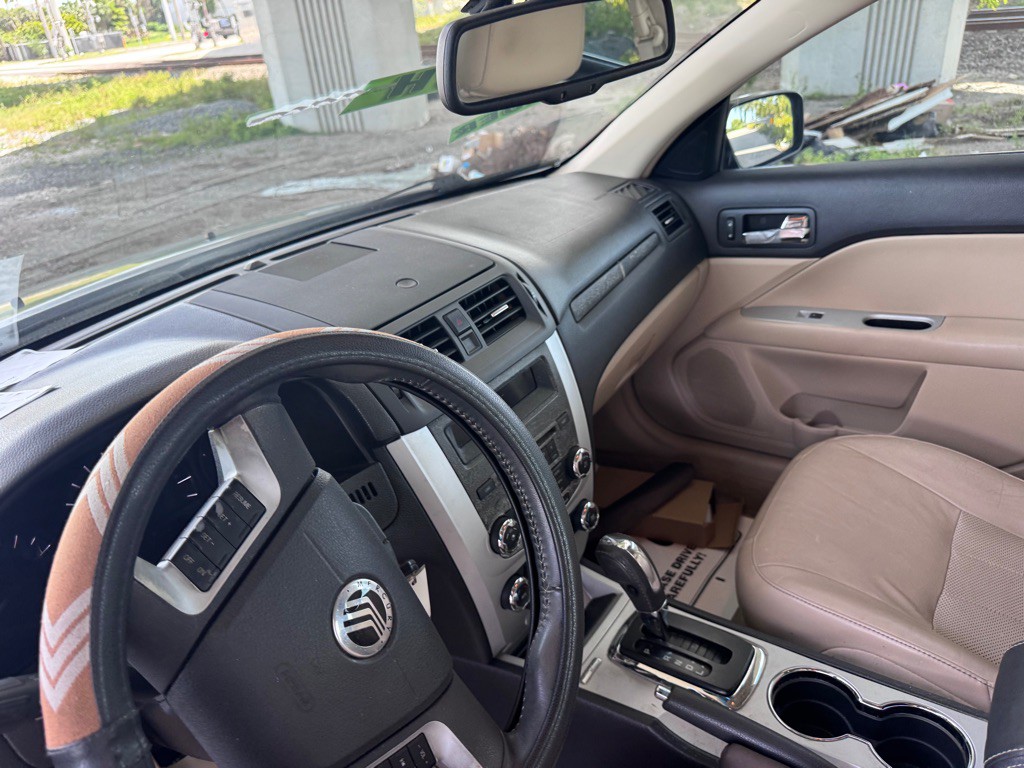 2010 Mercury Milan Image 14