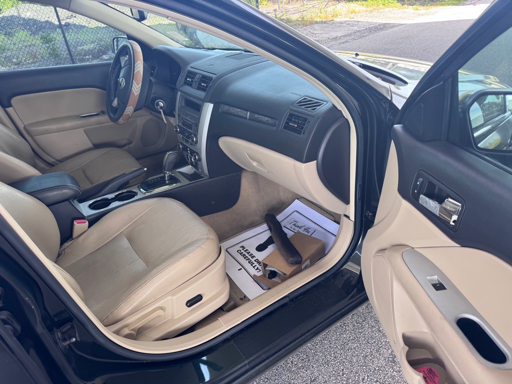 2010 Mercury Milan Image 16