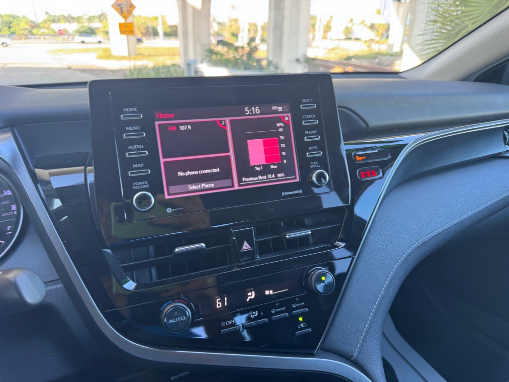 2021 Toyota Camry Image 17
