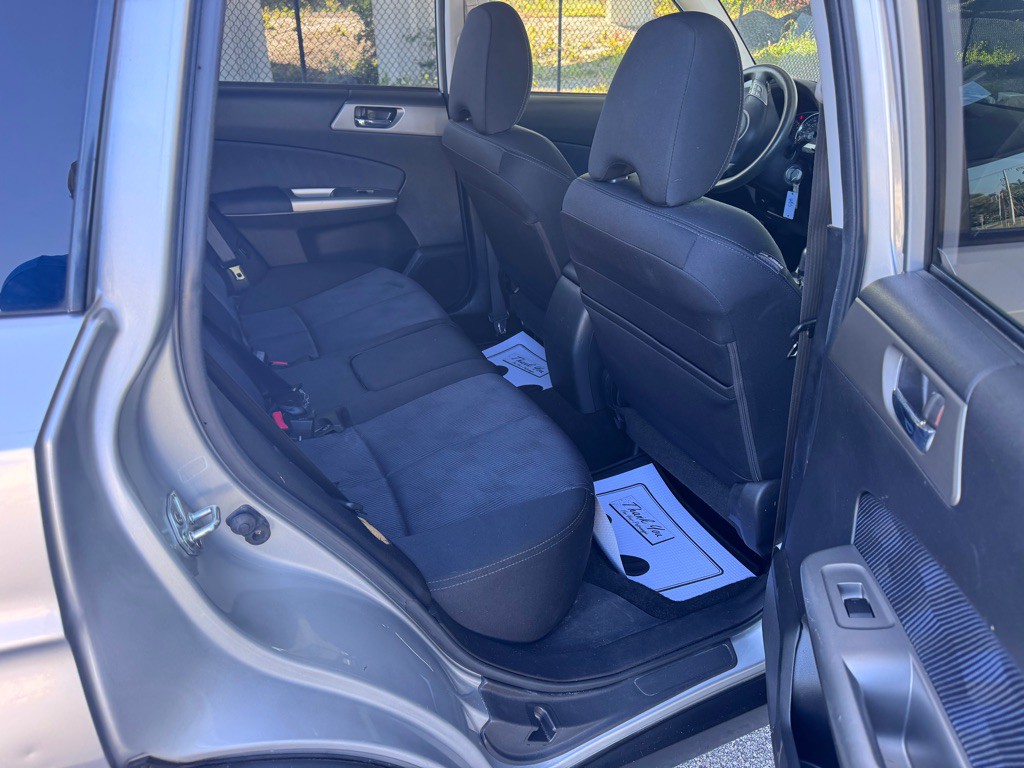 2010 Subaru Forester Image 17